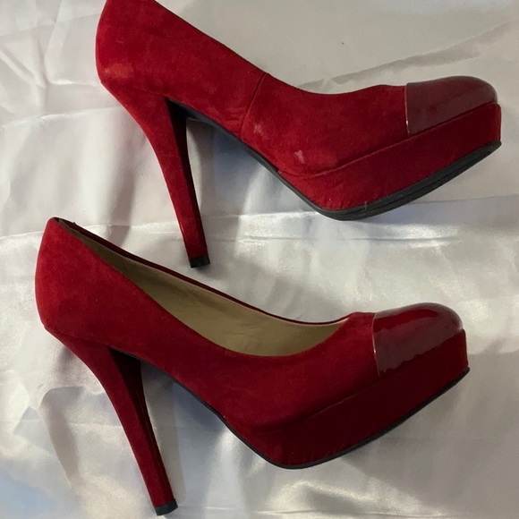GUESS EUC Red Suede Platform Shoes With Red Patent Leather Toe Cap Size 7 1/2 - Picture 7 of 13